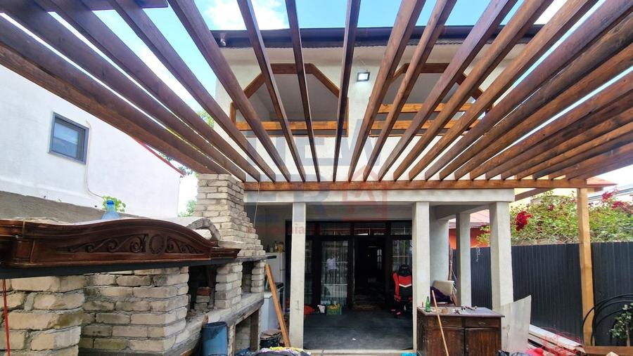 Casă individuală cu 5 camere cu Canalizare în Andronache
