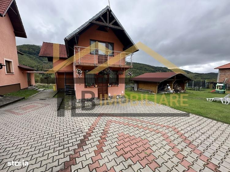 Casă cu 4 camere în Ocna de Sus