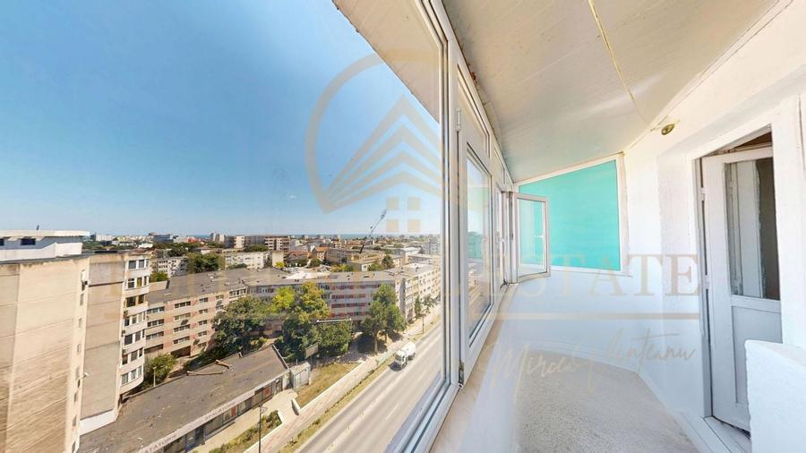 Apartament cu 3 camere decomandat în Casa de Cultură