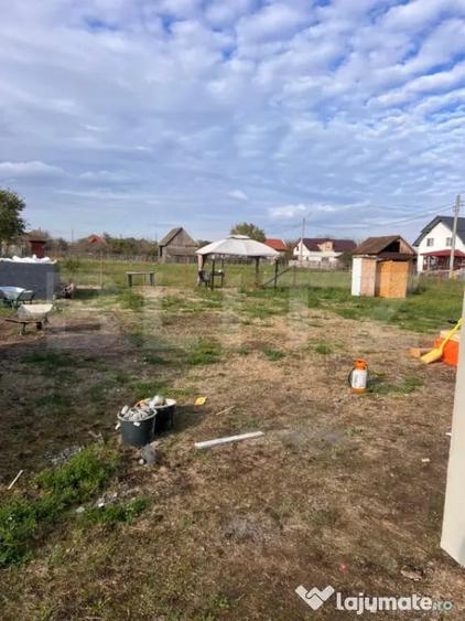 Casă cu 4 camere cu Teren 800 Mp în Mihai Viteazu