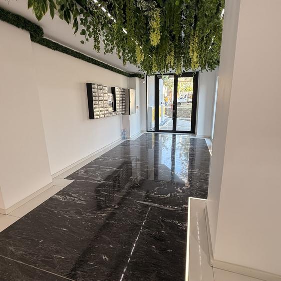 Apartament cu 3 camere decomandat în Nicolina