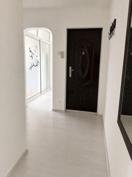 Apartament cu 3 camere decomandat în Griviței