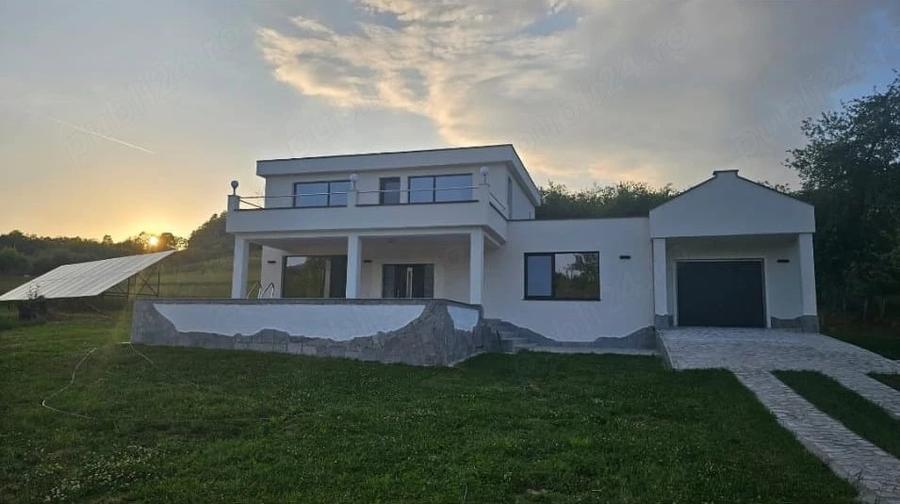 Casă cu Teren 3000 Mp în Luncoiu de Sus