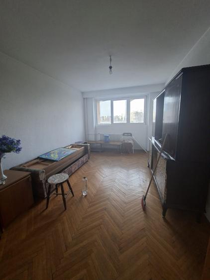 Apartament cu 4 camere decomandat în Colentina