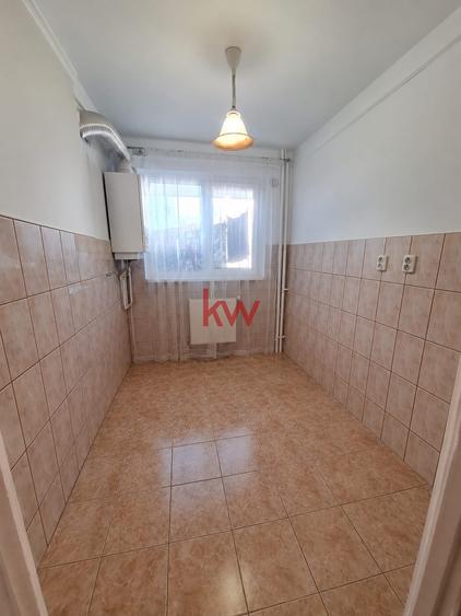 Apartament cu 2 camere semidecomandat, mobilat în Podu Roș