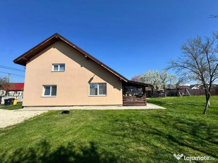 Casă cu 3 camere cu Teren 1100 Mp în Mireșu Mare