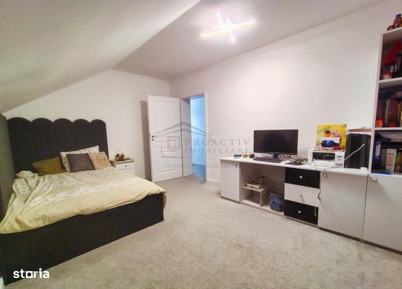 Casă cu 4 camere în Bulai