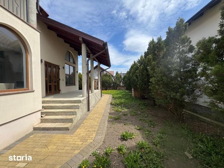 Casă cu 6 camere cu Teren 1000 Mp în Central