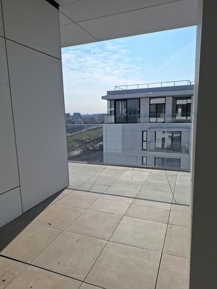Penthouse cu 4 camere semidecomandat în Cotroceni