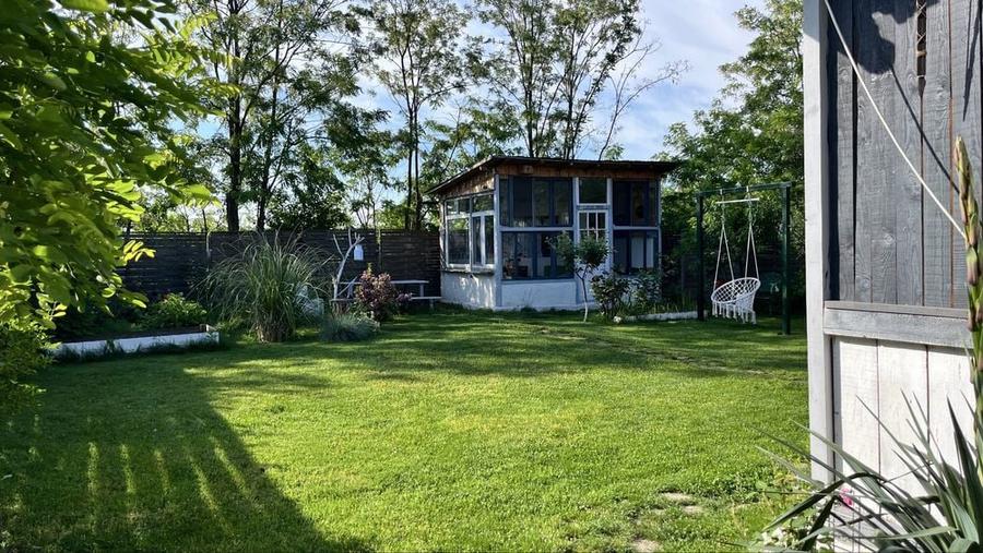 Casă cu 3 camere decomandat în Grădinari