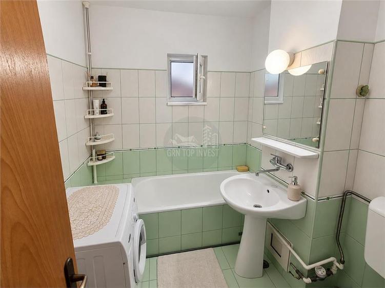 Apartament cu 2 camere decomandat în Valea Aurie