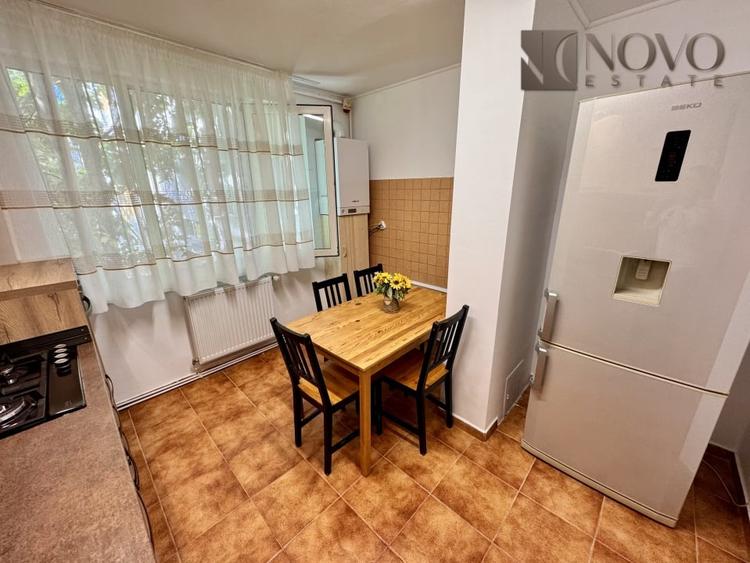 Apartament cu 4 camere semidecomandat, mobilat în Baba Novac