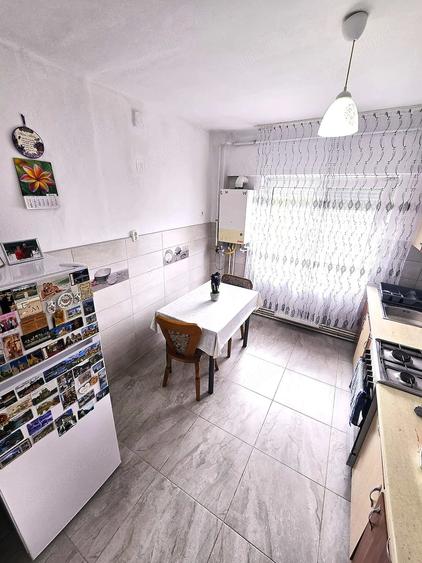 Apartament cu 2 camere decomandat în Micro 16