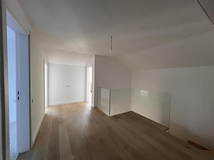 Casă individuală cu 9 camere cu Canalizare în Corbeanca