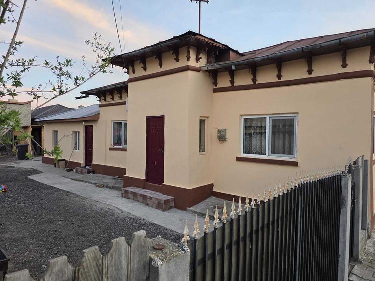 Casă cu 3 camere în Uiești