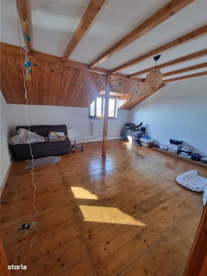Casă cu 4 camere cu Teren 1694 Mp în Nanov