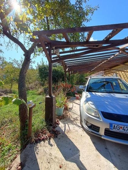 Casă individuală cu 5 camere cu Teren 9000 Mp în Icoana