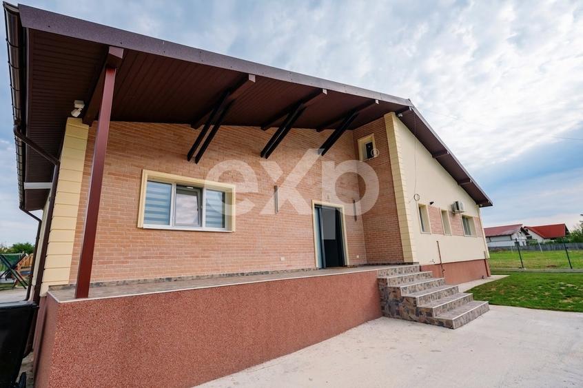 Casă individuală cu 4 camere cu Canalizare în Smeura