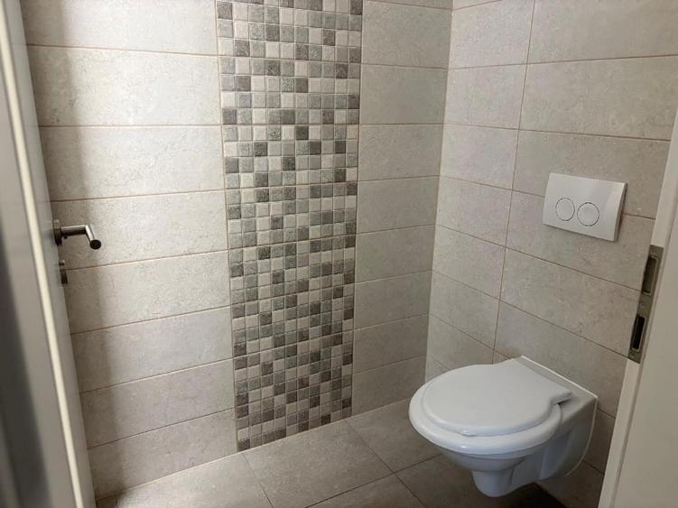 Apartament cu 3 camere decomandat, mobilat în Tractorul