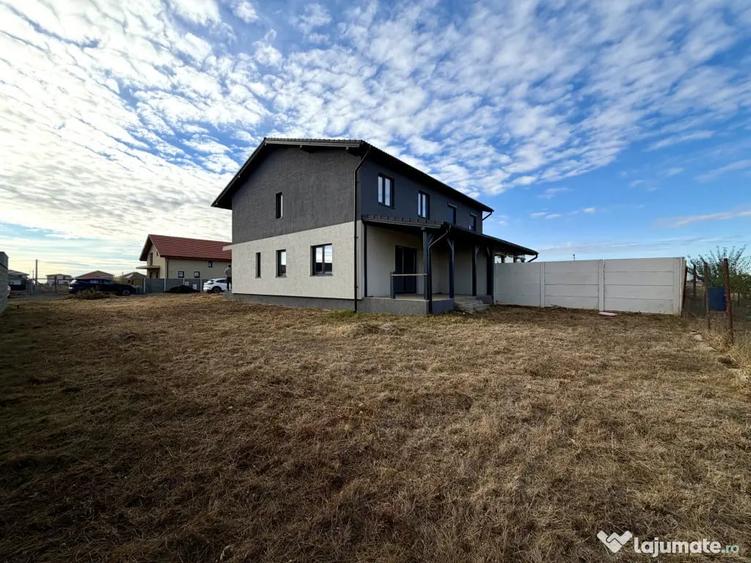 Casă cu 4 camere cu Teren 389 Mp în Sânandrei