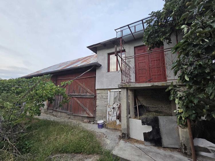 Casă cu 3 camere în Cireșoaia