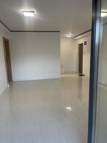 Apartament cu 3 camere decomandat în Florești