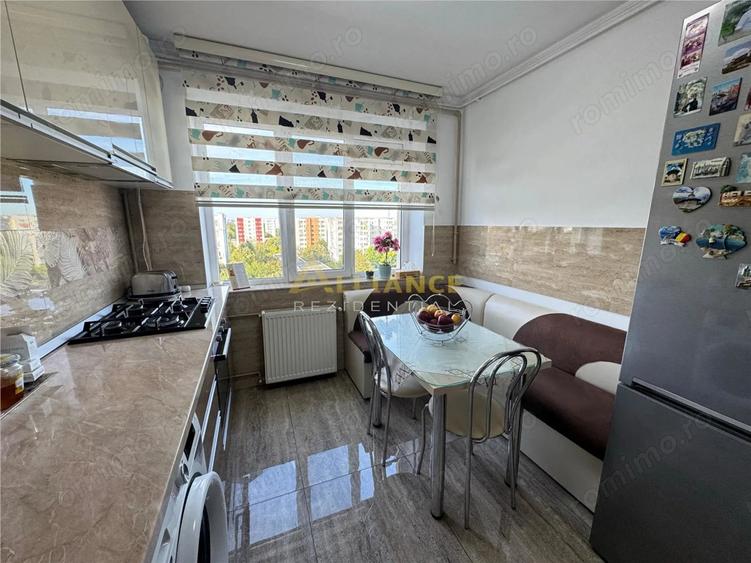 Apartament cu 3 camere decomandat, mobilat în Metalurgiei