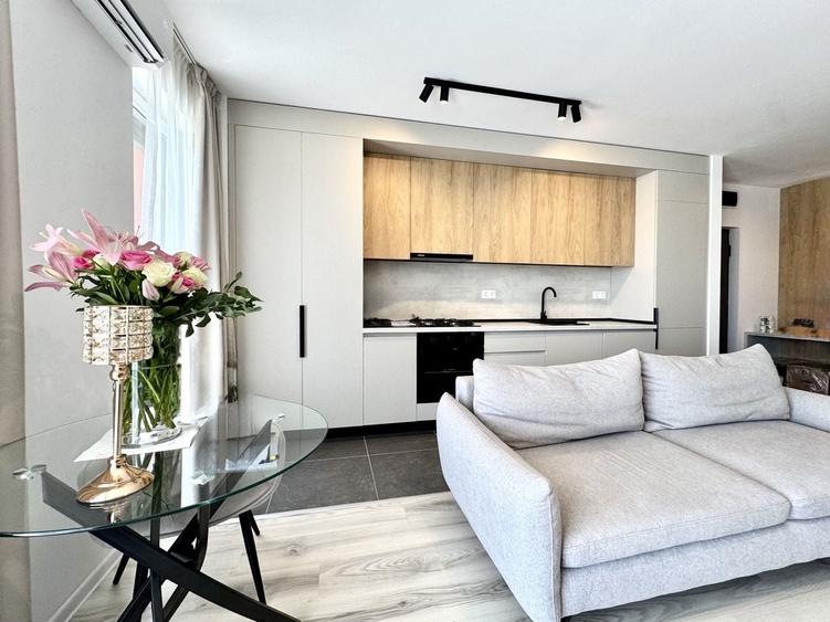 Apartament cu 3 camere decomandat, mobilat în Lipovei