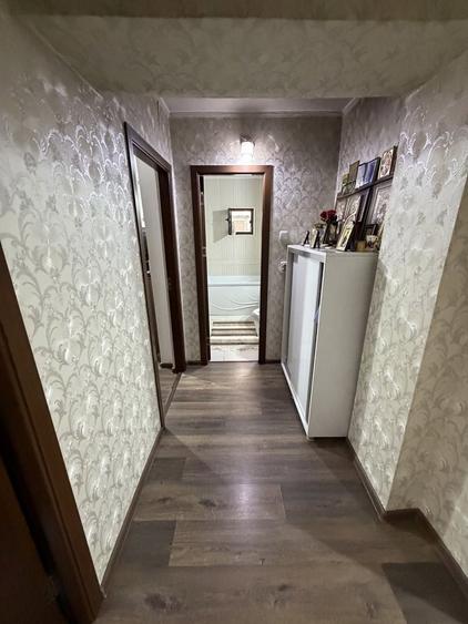 Apartament cu 3 camere decomandat, mobilat în Buzaului