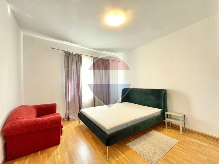 Apartament cu 2 camere decomandat, mobilat în Tractorul