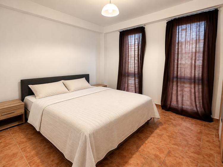 Apartament cu 2 camere semidecomandat în Girocului