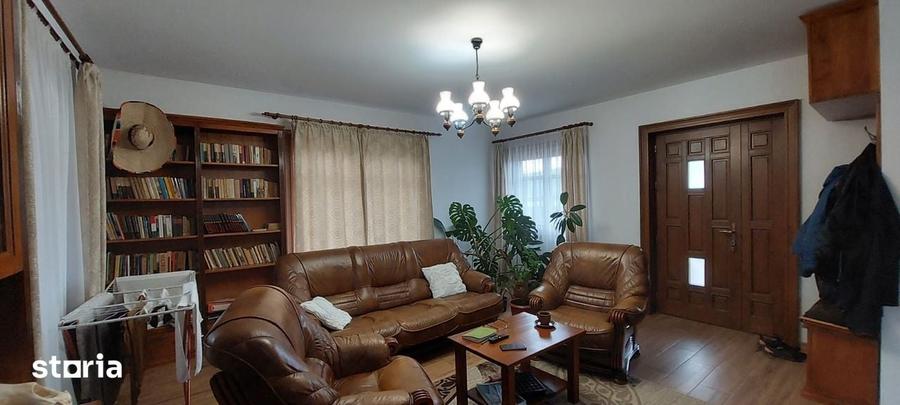 Casă cu 5 camere cu Teren 460 Mp în Corunca