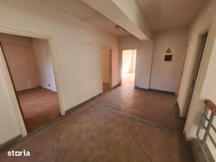 Spațiu comercial, de 914 mp, în Central