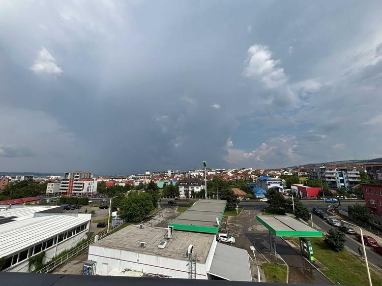Apartament cu 3 camere semidecomandat în Dosu Bricii