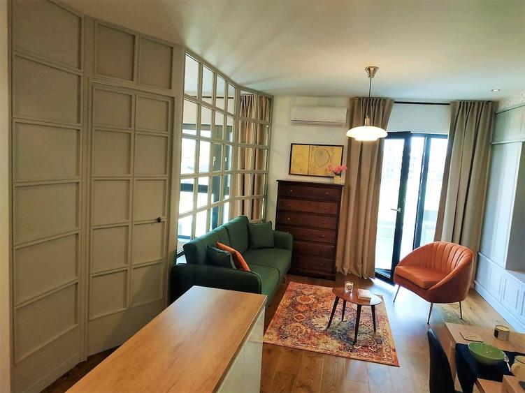 Apartament cu 2 camere semidecomandat, mobilat în Victoriei