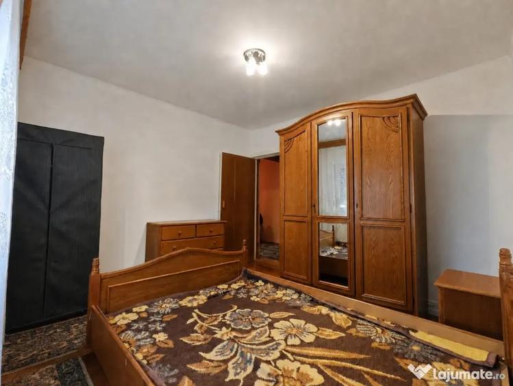 Apartament cu 3 camere decomandat în Girocului