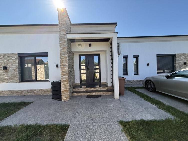 Casă cu 4 camere cu Teren 15 Mp în Central