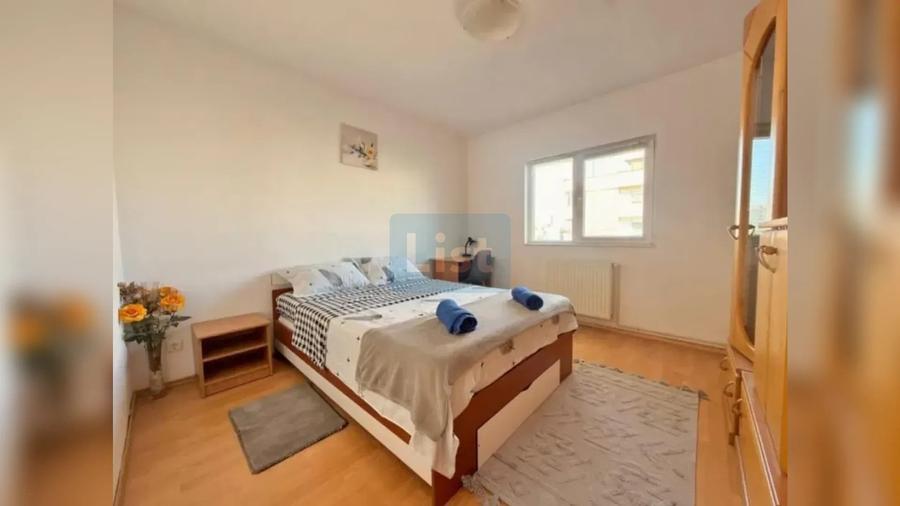 Apartament cu 3 camere semidecomandat în Plopilor
