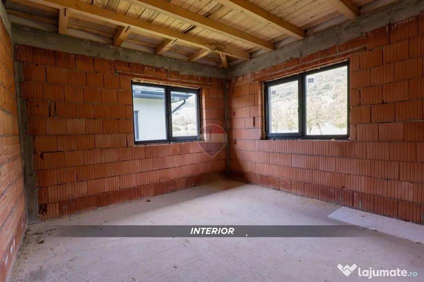 Casă cu 3 camere cu Teren 500 Mp în Central
