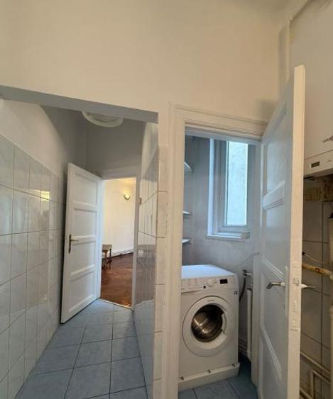 Apartament cu 3 camere semidecomandat, mobilat în Victoriei