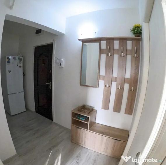 Apartament cu 2 camere semidecomandat în Cetate