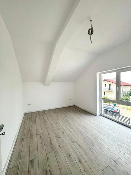 Casă individuală cu 4 camere cu Canalizare în Giarmata