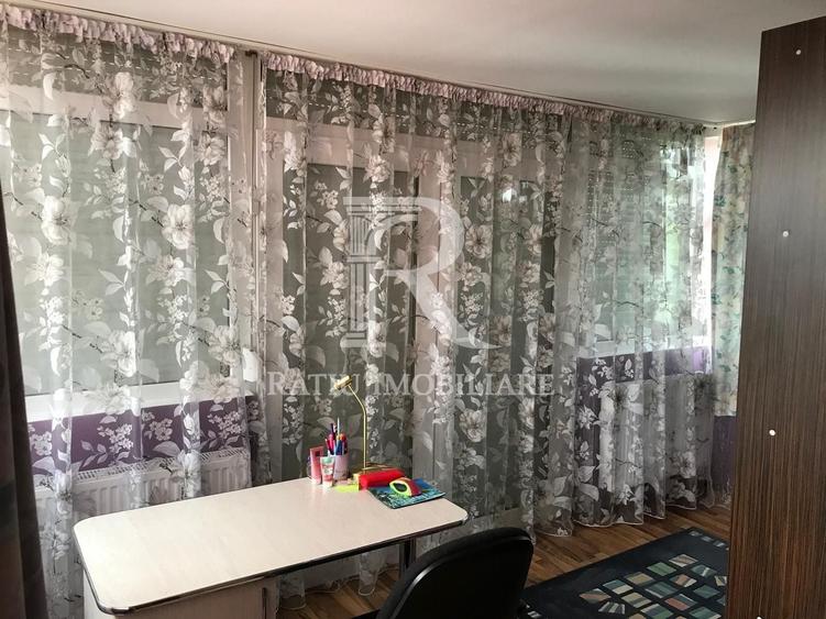Casă individuală cu 5 camere cu Canalizare în Oncea