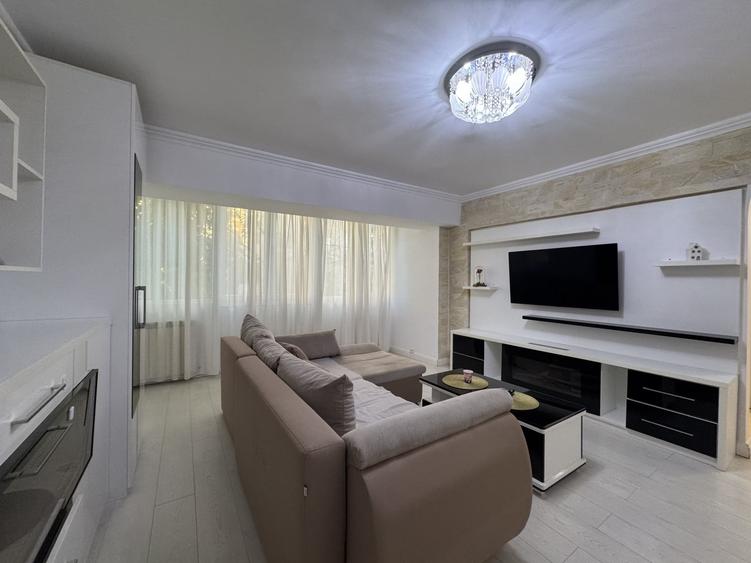 Apartament cu 3 camere decomandat, mobilat în Tineretului