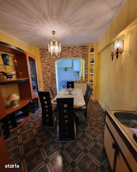 Apartament cu 3 camere decomandat în Bistrița Lac
