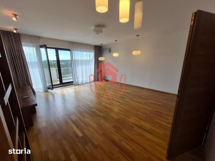 Apartament cu 4 camere decomandat în Est