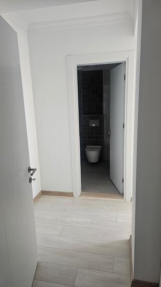 Apartament cu 3 camere decomandat în Energia