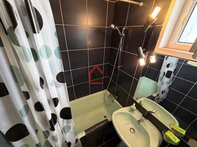 Apartament cu 3 camere decomandat în Filiași