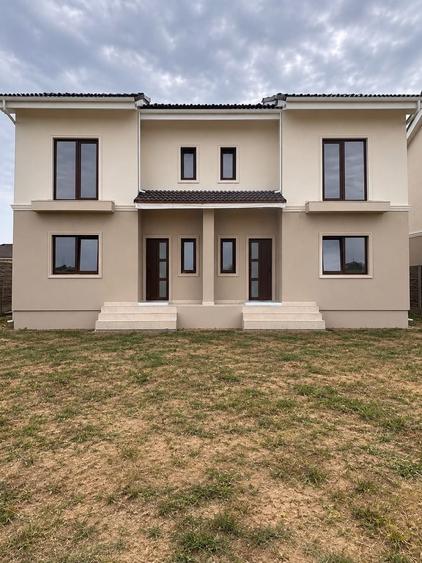 Duplex cu 4 camere cu Canalizare în Moșnița Nouă
