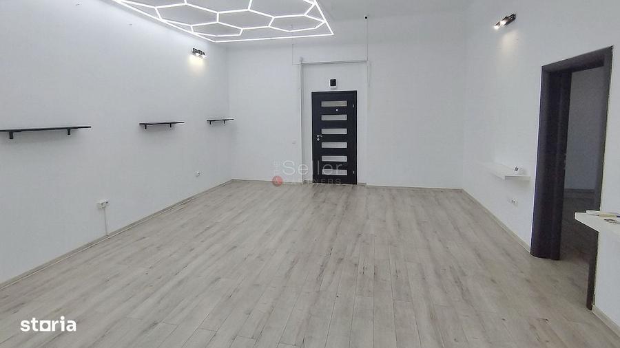 Apartament cu 4 camere decomandat în Centrul Istoric